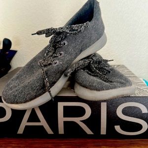 Gray women’s sneaker style, super light and super comfortable